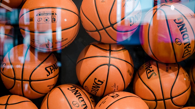 法国球星姆巴佩在训练中完成一记精彩倒钩射门的短视频画面